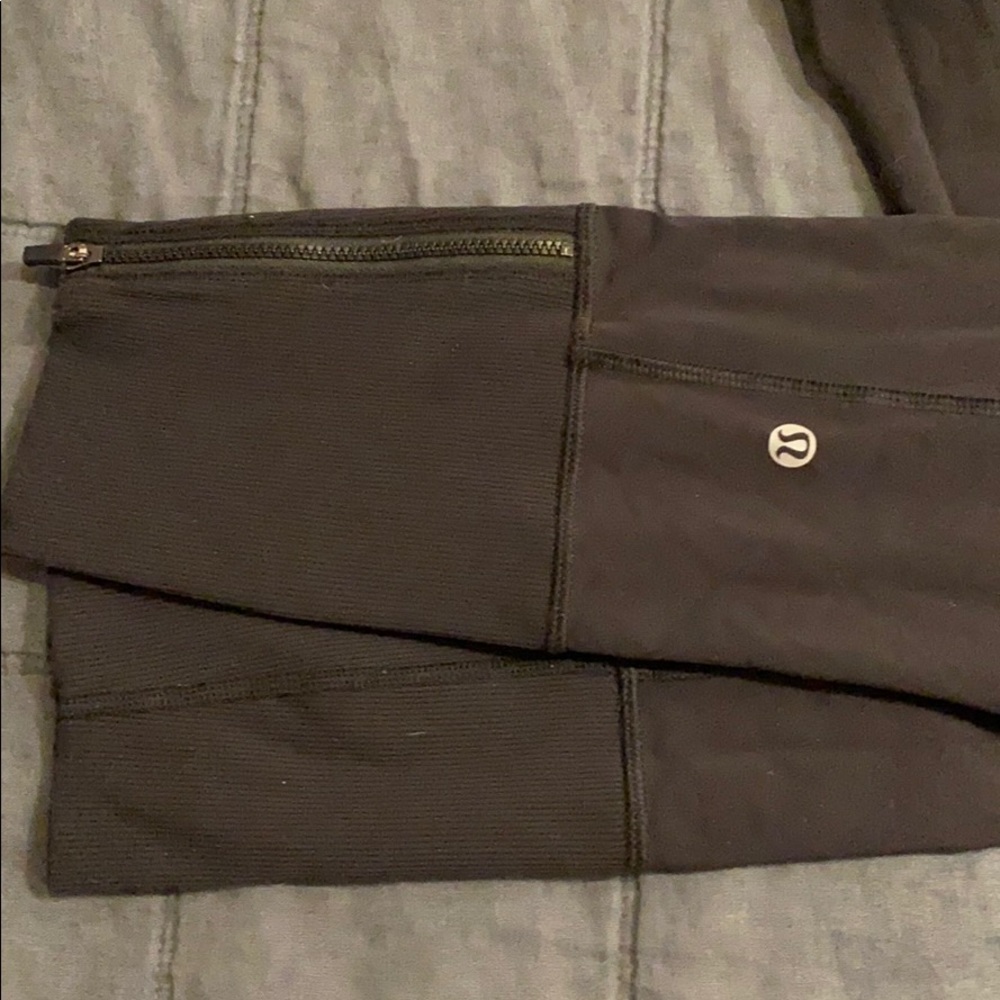 Lululemon leggings w/ ankle zipper and pockets, 6